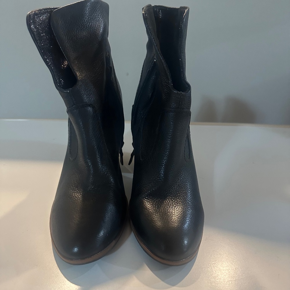 Lucca Lane Womens Black Leather Boot - Size 7.5